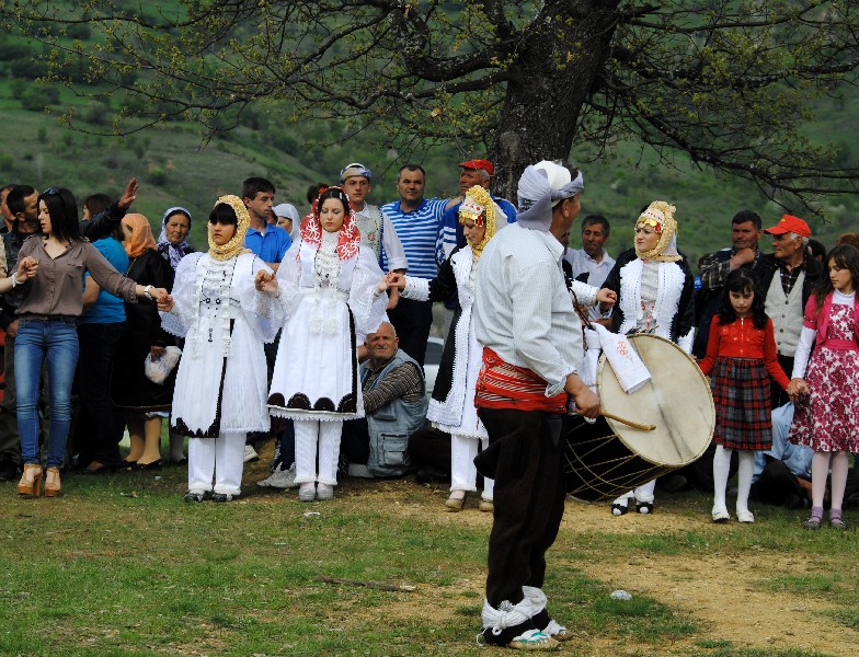 Gorani Muslims celebrate Orthodox St George’s Day